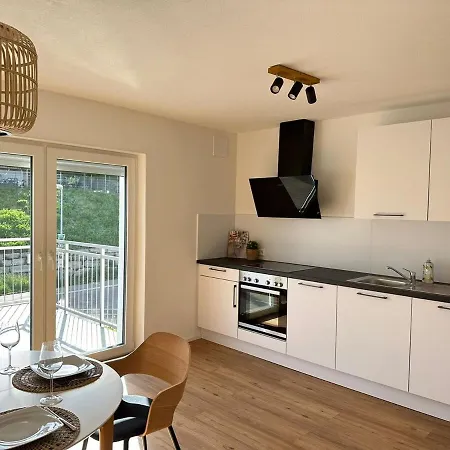 Lägenhet Top-wohnung Mit Balkon & Privatem Eingang - Garage - 3 Min Zur S-bahn - Naehe Messe Stuttgart & Daimler - Ideal Fuer Geschaeftsreisende, Familien & Projektteams *