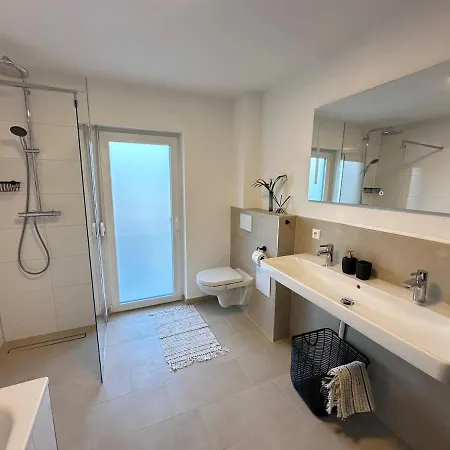 Ab2 Og I Geraeumige Top-wohnung Mit Balkon & Garage I 3 Min Zur S-bahn I Naehe Messe Flughafen *