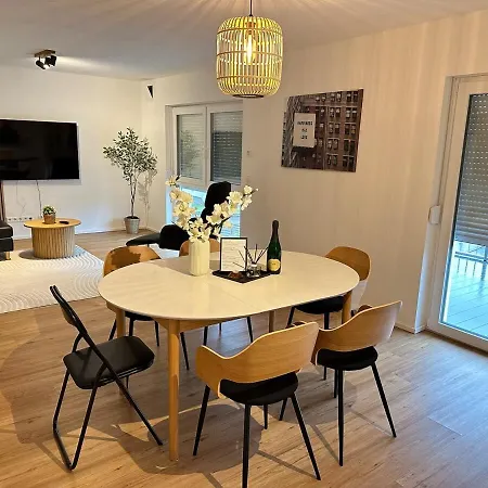 Ab2 Og I Geraeumige Top-wohnung Mit Balkon & Garage I 3 Min Zur S-bahn I Naehe Messe Flughafen Daire Ehningen