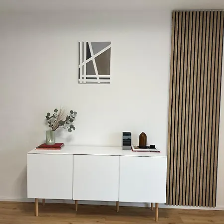 Ab2 Og I Geraeumige Top-wohnung Mit Balkon & Garage I 3 Min Zur S-bahn I Naehe Messe Flughafen