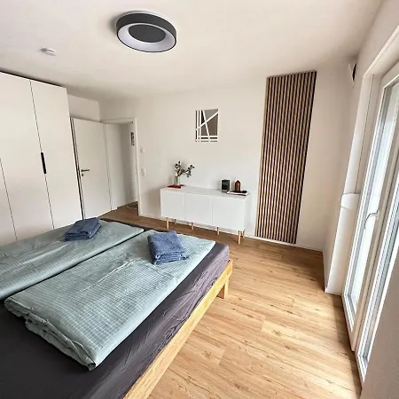 Top-wohnung Mit Balkon & Privatem Eingang - Garage - 3 Min Zur S-bahn - Naehe Messe Stuttgart & Daimler - Ideal Fuer Geschaeftsreisende, Familien & Projektteams Ehningen