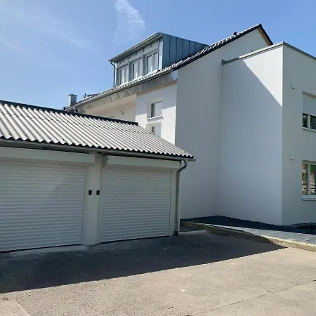 Top-wohnung Mit Balkon & Privatem Eingang - Garage - 3 Min Zur S-bahn - Naehe Messe Stuttgart & Daimler - Ideal Fuer Geschaeftsreisende, Familien & Projektteams Lägenhet