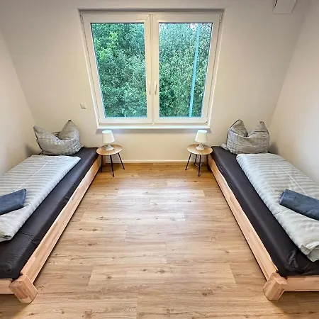 Ab2 Og I Geraeumige Top-wohnung Mit Balkon & Garage I 3 Min Zur S-bahn I Naehe Messe Flughafen *